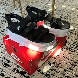 Women’s Nike Icon Classic Sandal Size 7